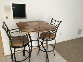 14187 Darkwood Dr, Unit Private Lower Level Apart in Centreville, VA - Foto de edificio - Building Photo