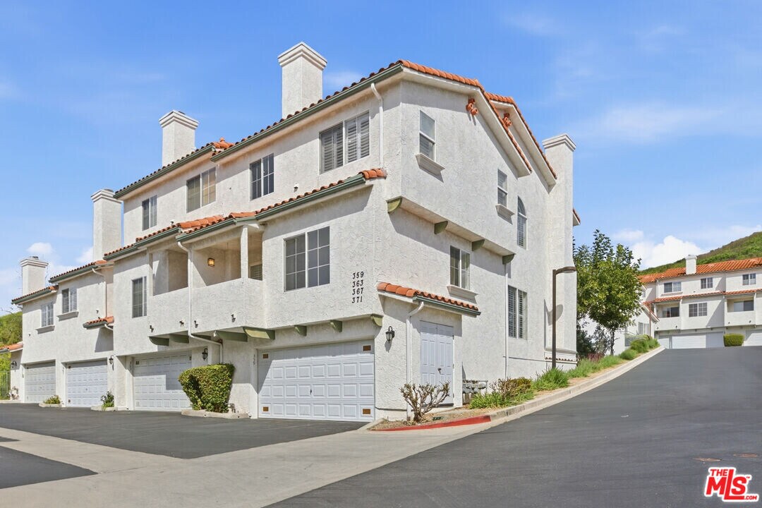 359 Westlake Vista Ln in Thousand Oaks, CA - Building Photo