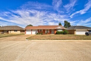 3408 N Ridgewood Dr in Midwest City, OK - Building Photo