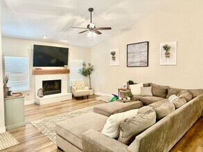 2629 E Goshen Ave in Fresno, CA - Building Photo - Building Photo