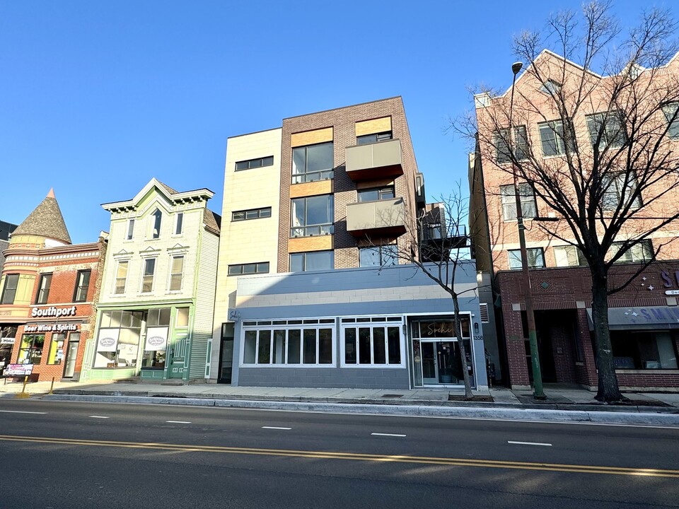 1358 W Belmont Ave in Chicago, IL - Building Photo