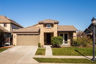 2383 Mack Pl in Woodland, CA - Building Photo