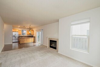 14170 NE Flanders Ct in Portland, OR - Building Photo - Building Photo