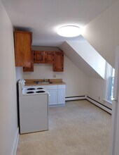 32 S Main St in Chester, VT - Building Photo - Building Photo