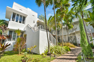 2425 Flamingo Pl in Miami Beach, FL - Foto de edificio - Building Photo