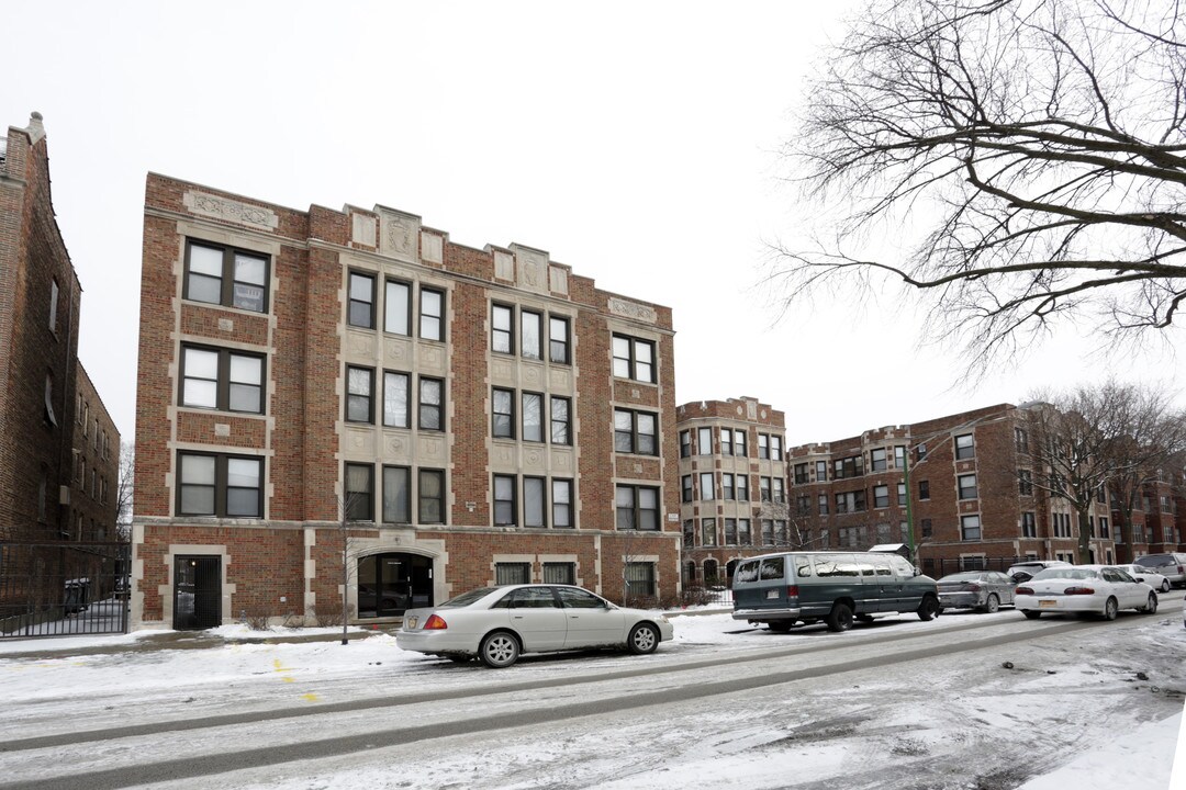 Bennett Apartments in Chicago, IL - Building Photo