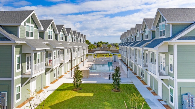 University Commons in Melbourne, FL - Foto de edificio - Building Photo