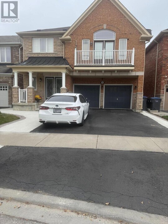 42 Seascape Crescent in Brampton, ON - Building Photo