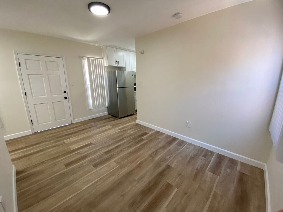 1645 W Adams Blvd in Los Angeles, CA - Building Photo