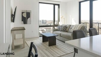 1007 S Mint St, Unit 910 in Charlotte, NC - Building Photo