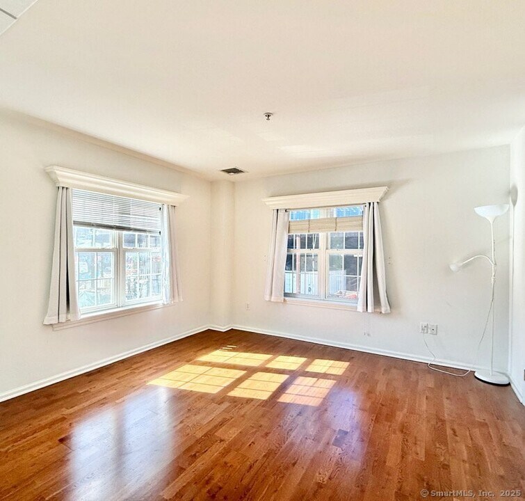 19 Isaacs St in Norwalk, CT - Building Photo