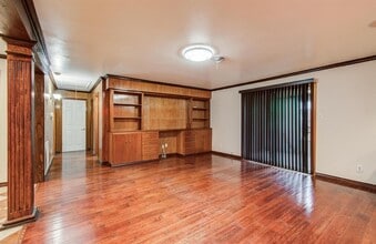 1722 Front St in Columbus, TX - Building Photo - Building Photo