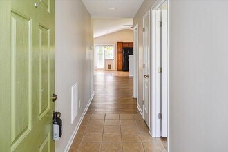 2104 Millstone Way in Lexington, KY - Foto de edificio - Building Photo