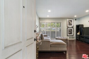 3863 Thorncroft Ln in Inglewood, CA - Building Photo