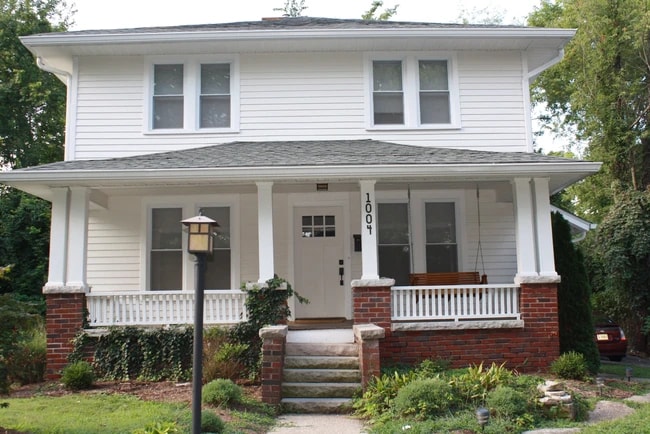 property at 1004 E 2nd St