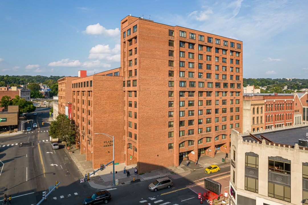 Plaza on the Green in Waterbury, CT - Building Photo