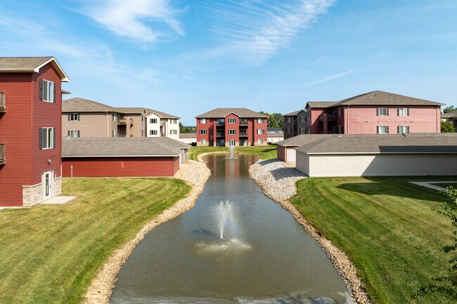 Wheatland Condos in Cedar Rapids, IA - Foto de edificio - Building Photo