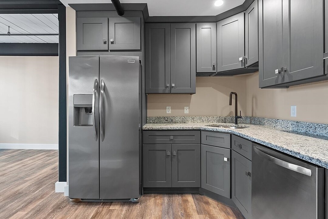 5 Batchelders Ct-Unit -303 in Haverhill, MA - Building Photo