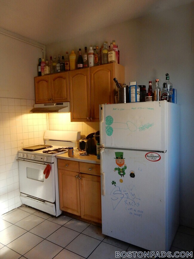 18 Glenville Ave, Unit 2 in Boston, MA - Foto de edificio - Building Photo