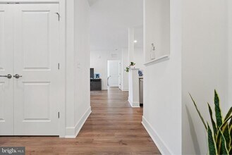 5104 Mary Ashby Wy in Pennington, NJ - Foto de edificio - Building Photo