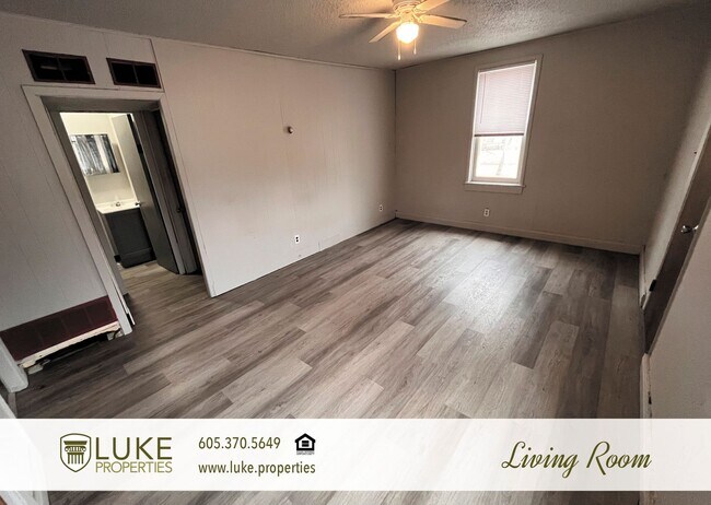 320 S Dakota St in Canton, SD - Building Photo - Building Photo