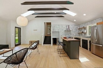 13 Arnold Dr in Woodstock, NY - Building Photo - Building Photo