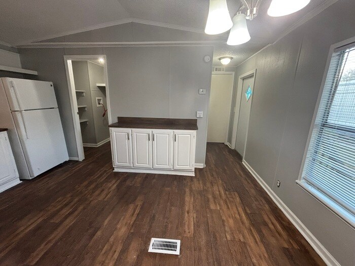 200 Raider Ln in Lumberton, TX - Building Photo