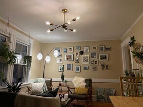 86 Warwick Rd, Unit 1 in Newton, MA - Building Photo - Building Photo