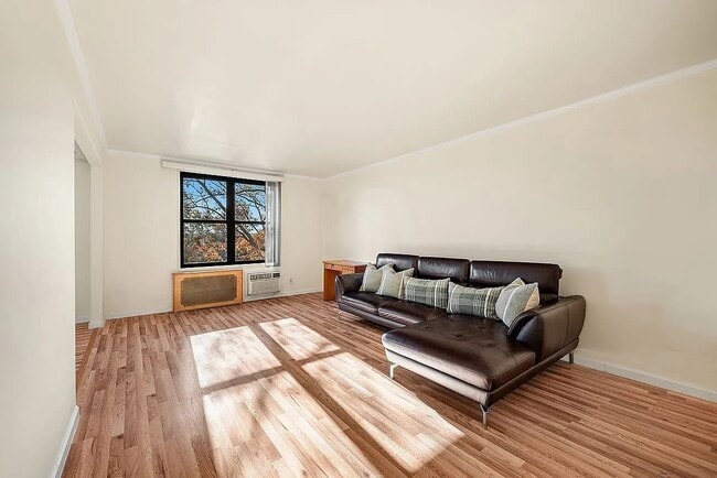 140-15 Holly Ave in Queens, NY - Building Photo - Building Photo