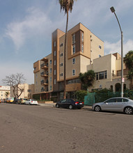 Carondelet Court in Los Angeles, CA - Building Photo - Building Photo