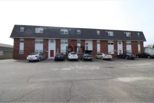 24 W Buchanan Ave in Charleston, IL - Building Photo