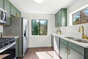 23855 Zuger Dr in Crestline, CA - Building Photo