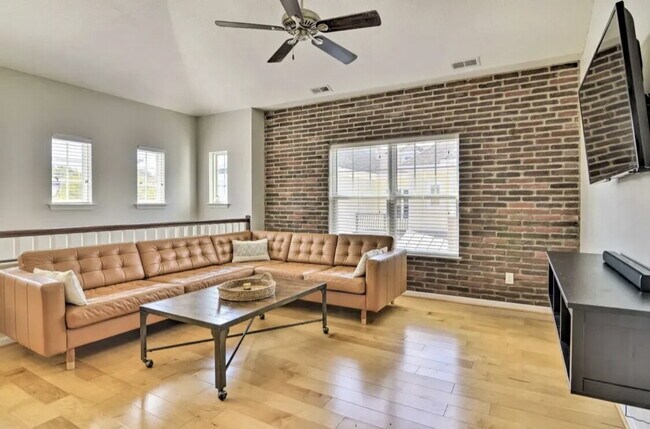 8221 Captains Way in Norfolk, VA - Building Photo - Building Photo