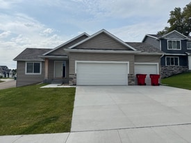 844 Delrose Ln in Rochester, MN - Building Photo