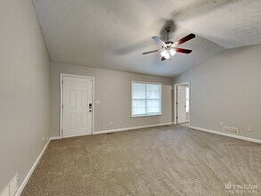 205 N Willow Ct in Temple, GA - Building Photo - Building Photo
