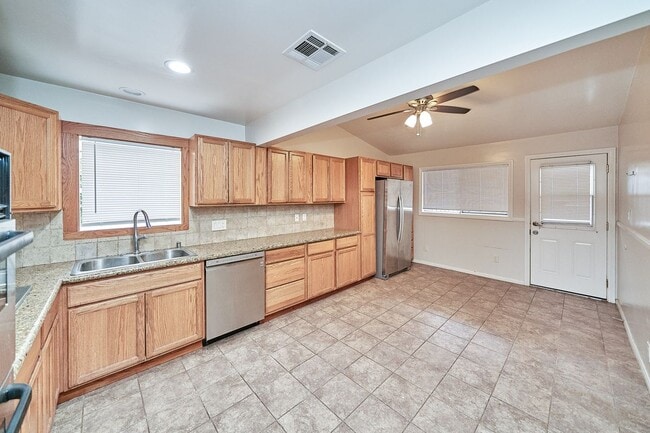 3251 Honolulu Ave in Glendale, CA - Building Photo - Building Photo