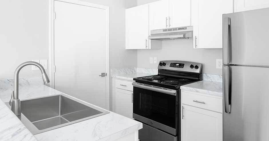Kenwood Club at the Park Apartments in Katy, TX - Building Photo