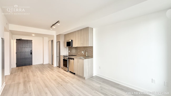 1005 Dundas St E in Oakville, ON - Building Photo - Building Photo