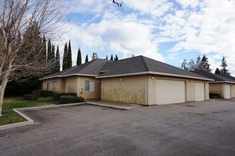 245 Arboles Way in Oakdale, CA - Building Photo - Building Photo