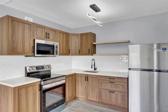 260 NW 19th St in Boca Raton, FL - Building Photo - Building Photo