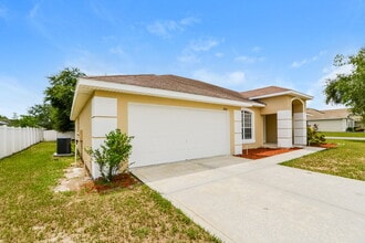 2701 Athens Dr in Leesburg, FL - Building Photo - Building Photo