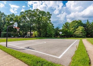 11423 Commonwealth Dr, Unit 11423 Commonwealth Drive in North Bethesda, MD - Building Photo - Building Photo