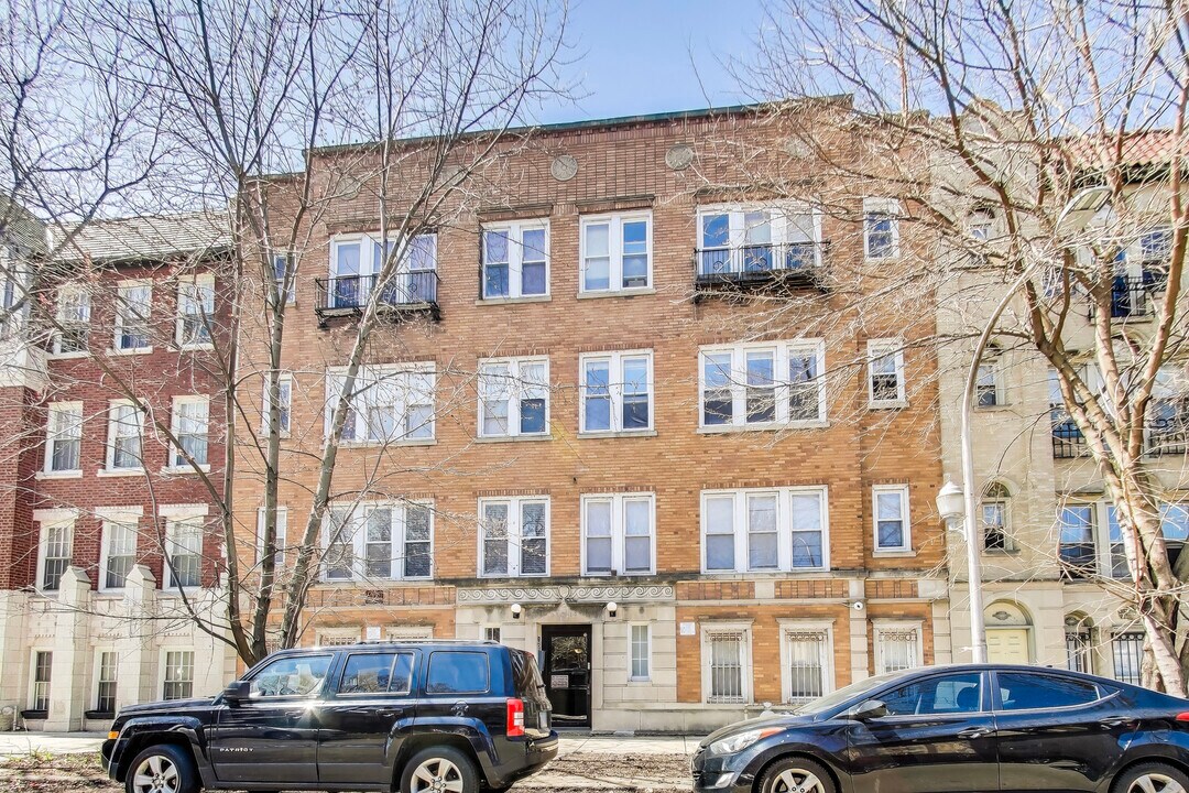 6812 N Wayne Ave in Chicago, IL - Building Photo