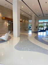 650 West Ave, Unit 810 in Miami Beach, FL - Foto de edificio - Building Photo