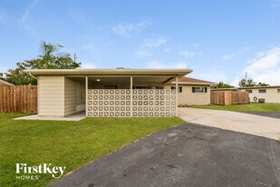 4516 56th St W in Bradenton, FL - Building Photo