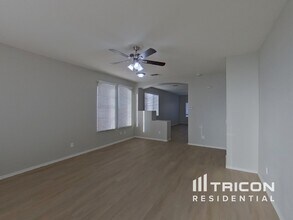 7215 S 38th Dr in Phoenix, AZ - Foto de edificio - Building Photo