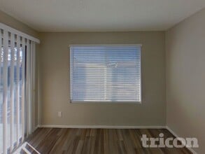 4055 W Desert Cove Ave, Unit 314 in Phoenix, AZ - Building Photo - Building Photo