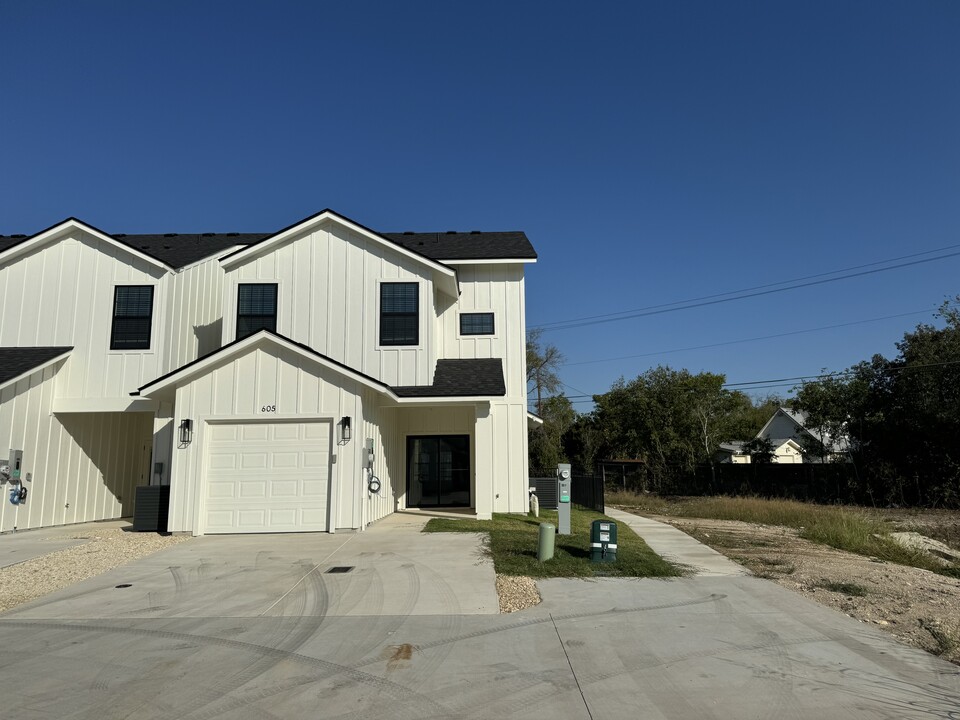 5811 S 31st St in Temple, TX - Building Photo