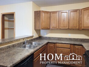 251 Bunting Ln, Unit 201 in Mankato, MN - Building Photo - Building Photo