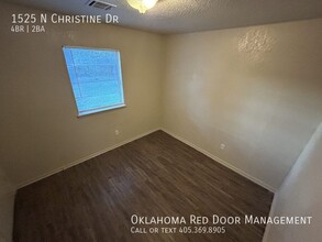 1525 N Christine Dr in Midwest City, OK - Building Photo - Building Photo